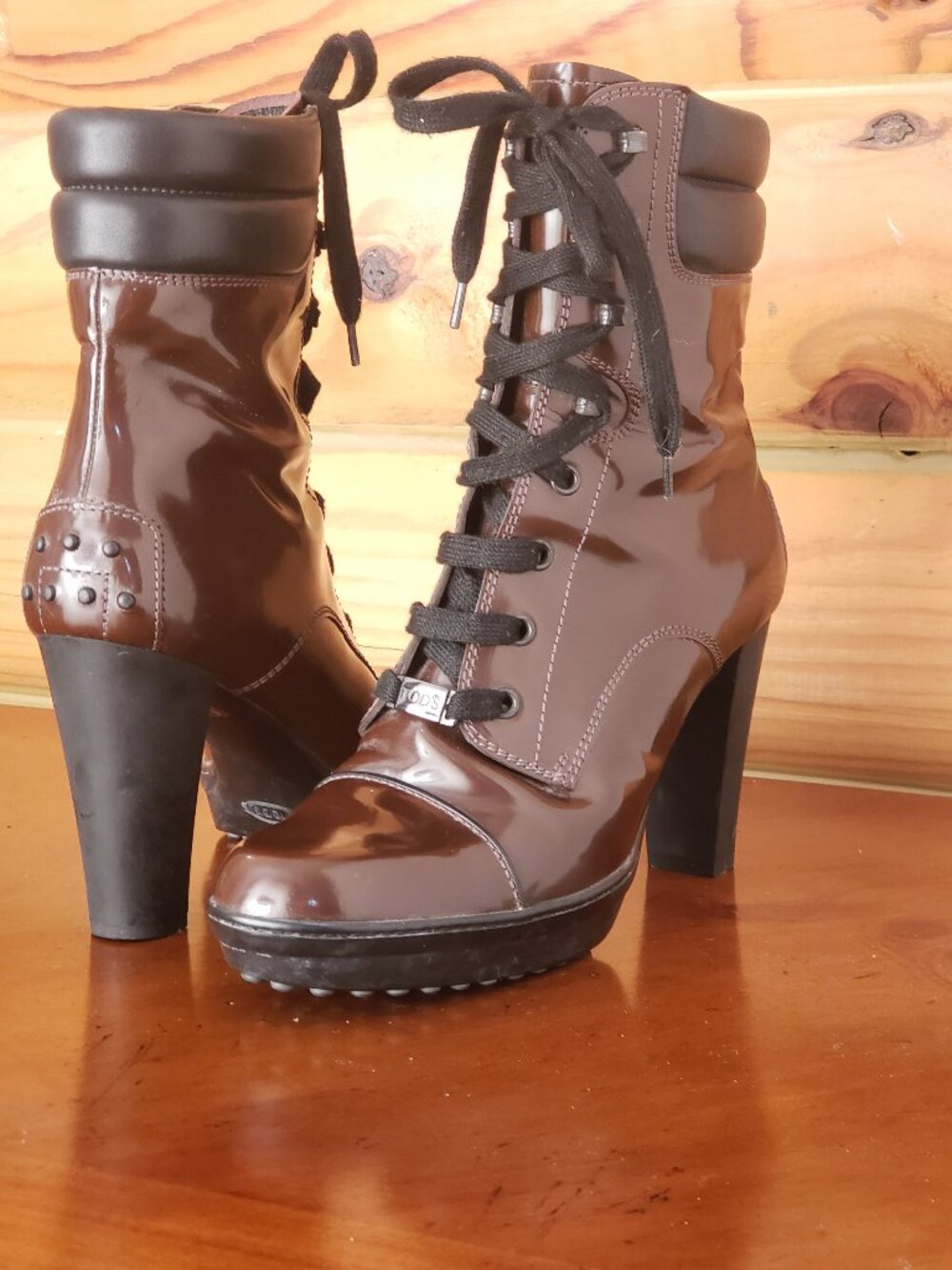Tod's lace up booties